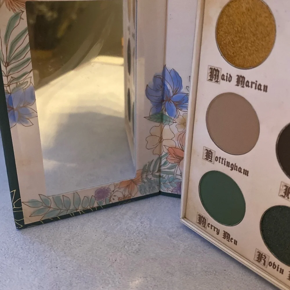 Storybook cosmetics Robinhood‎ palette